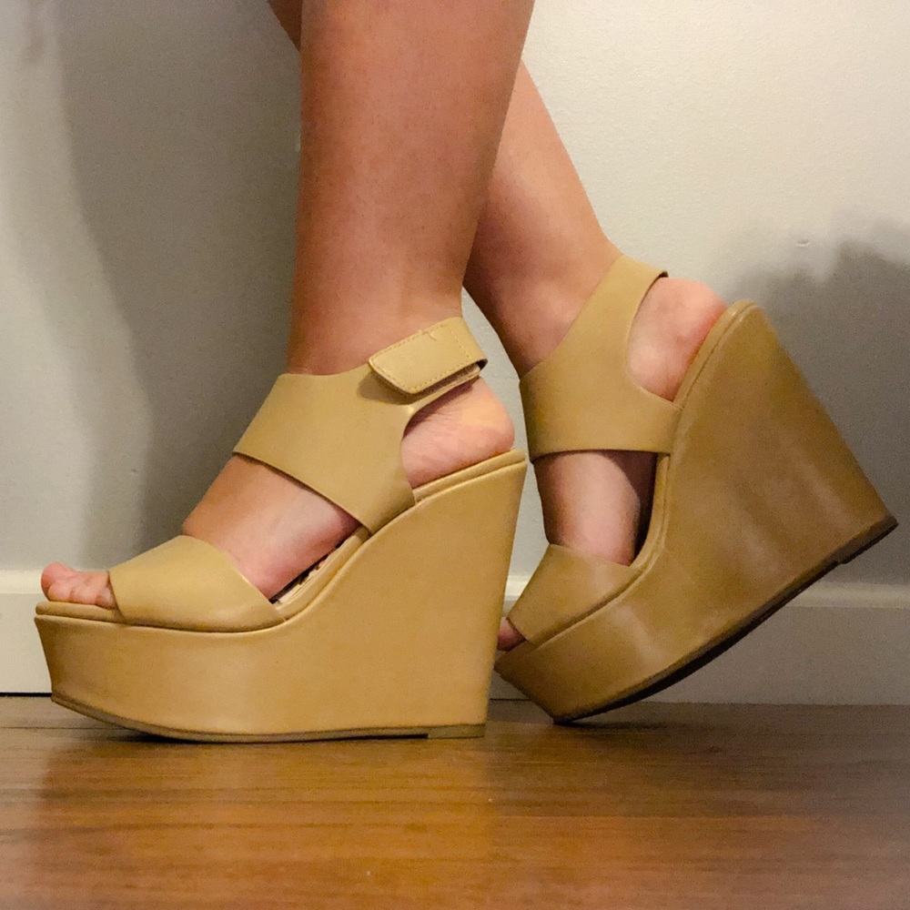 Nude wedges